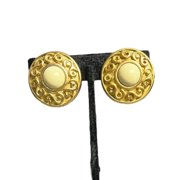 Vintage Napier Gold Tone Large Conch Circular Earring Ivory Center Regal Gaudy - Picture 2 of 6